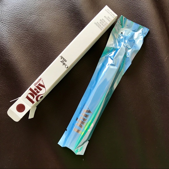 NWT Glossier Waterproof Eyeliner in Disaster Class - Picture 6 of 6